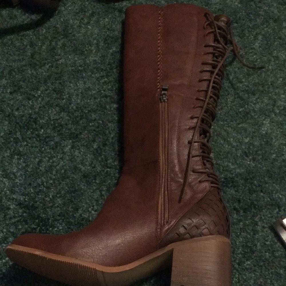 Chrimly vintage lace boots. New size 6